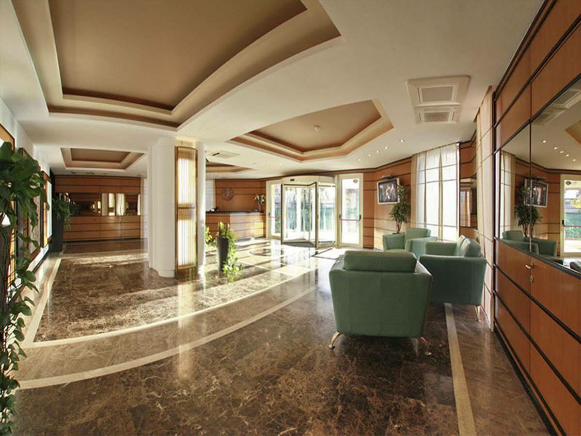 Monte Carlo Palace Rooms 부쿠레슈티 외부 사진